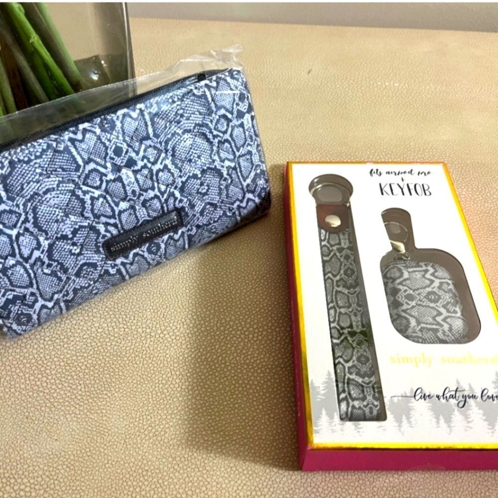 Simply Southern Wallet, Air Pod, Key Fob GIFT Set NWT